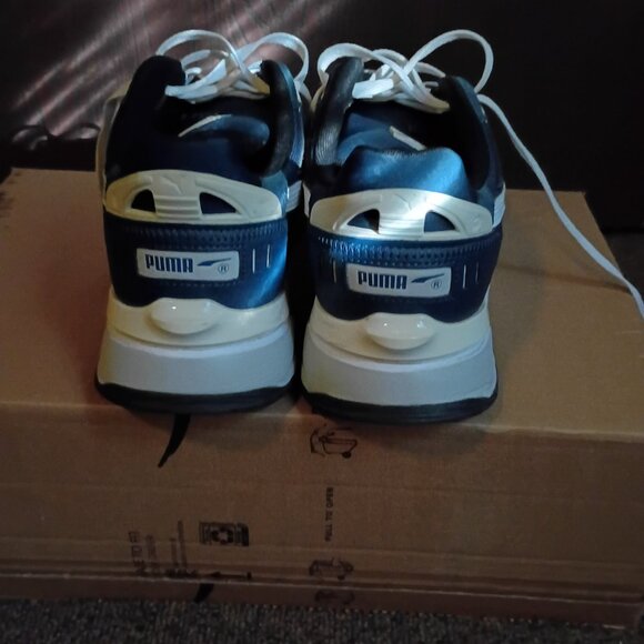 Puma - Picture 3 of 3